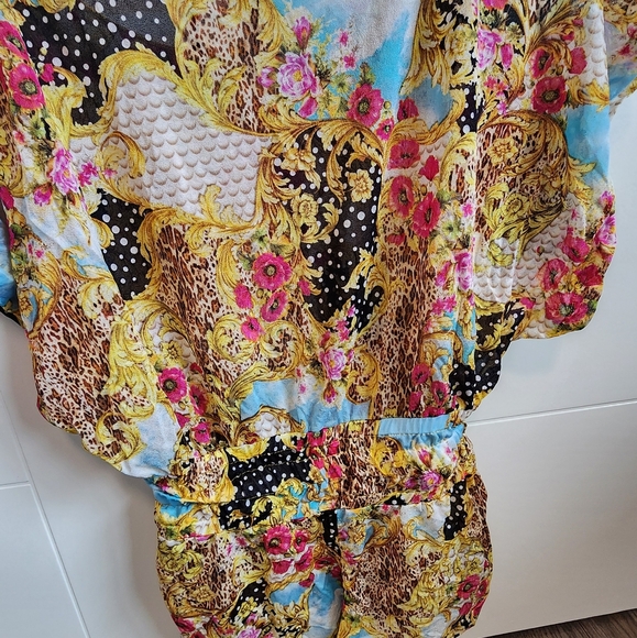 Beach coverup - Picture 2 of 5